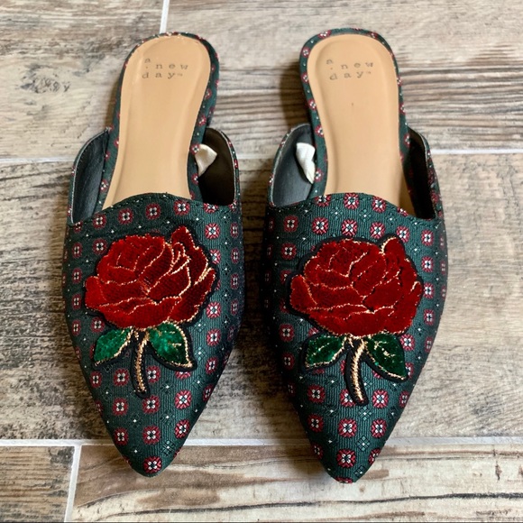 A New Day Pointed Mules w/Red Rose - Picture 2 of 8